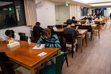 「WACK合同オーディション2020」3日目に行われた学力テストの様子。