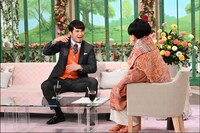 左から木村昴、黒柳徹子。(c)テレビ朝日