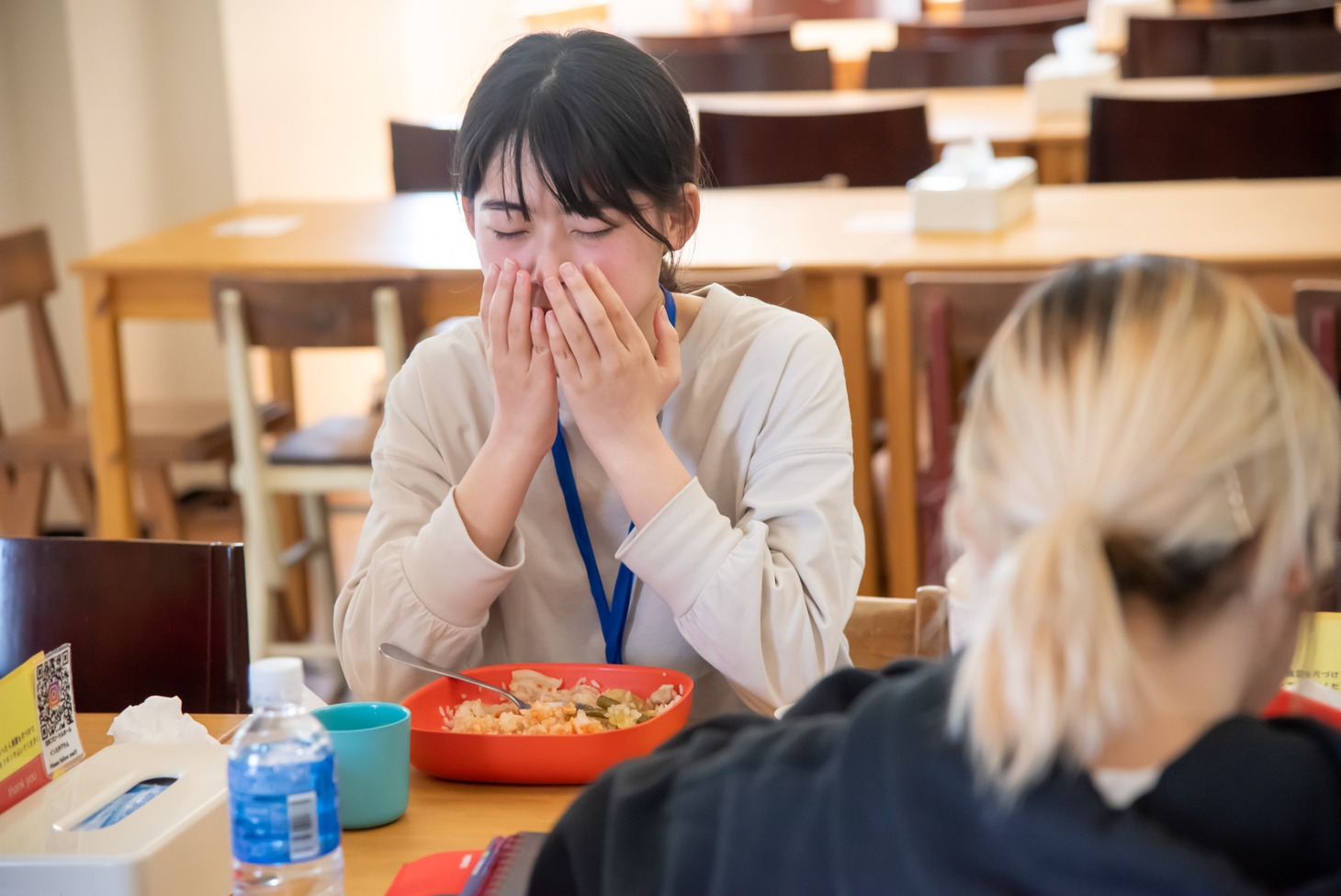 デスソース入り中華丼に悶えるトト・パーティン・トト。