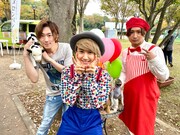 NHK連続テレビ小説「エール」 撮影時のオフショット。左から春斗、末吉9太郎、綾介。