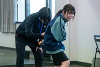 ウルウ・ル（CARRY LOOSE）、インポッシブル・マイカによるコントの様子。