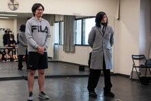 古木氏（T-Palette Records）、辻山マネージャー（WACK）によるコント「男らしさとGANG PARADE」。