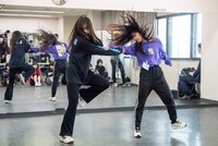 月ノウサギ（GANG PARADE）、サアヤイト（WAgg）。