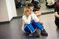 コント審査の実施決定を聞いたセントチヒロ・チッチ（BiSH）、ア・アンズピア。