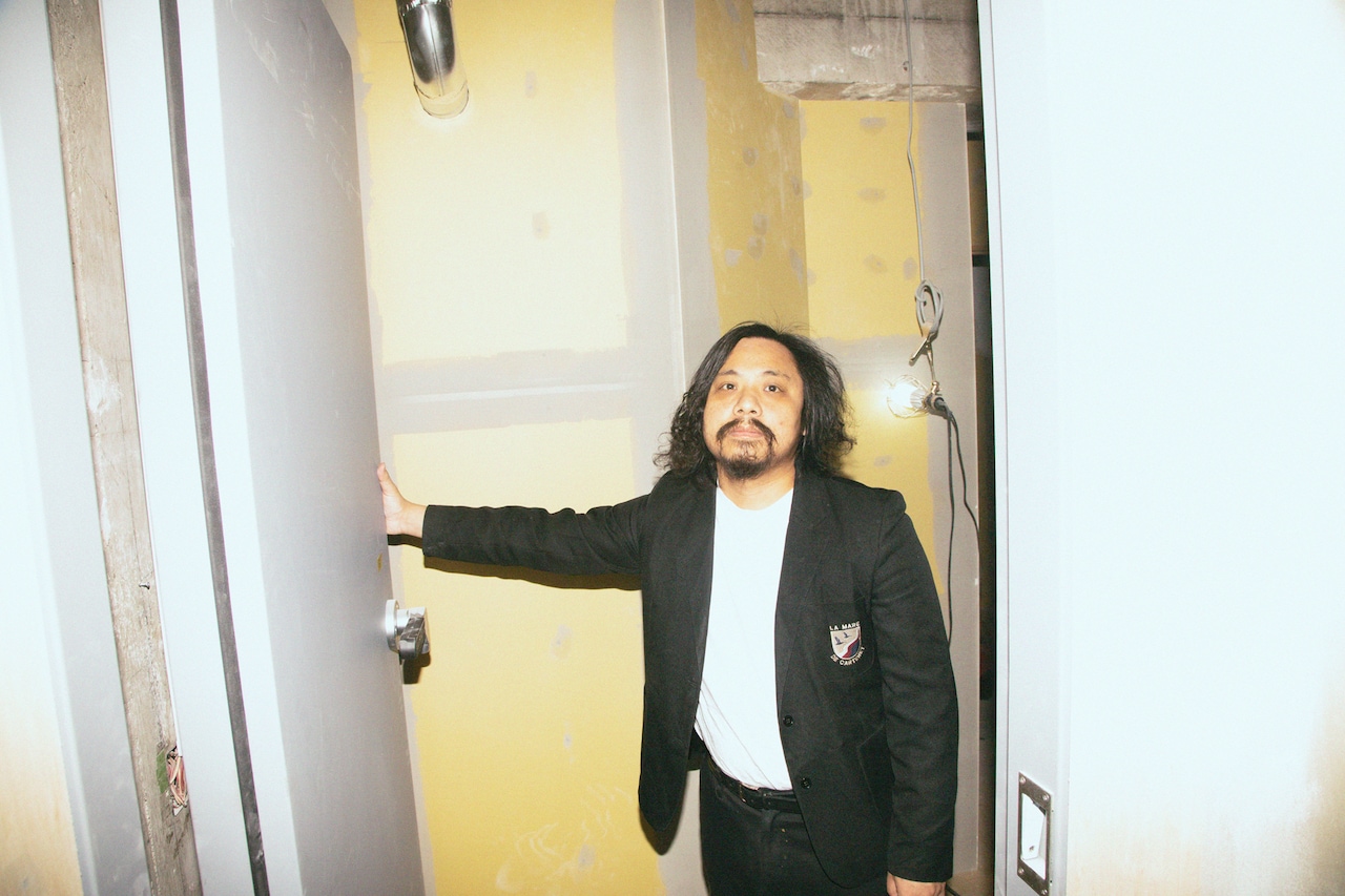 スガナミユウ。ステージと楽屋の出入り口部分には防音扉が取り付けられた。