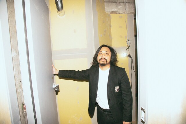 スガナミユウ。ステージと楽屋の出入り口部分には防音扉が取り付けられた。