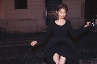 秋元真夏（乃木坂46）2nd写真集「しあわせにしたい」より。（撮影：倉本GORI）