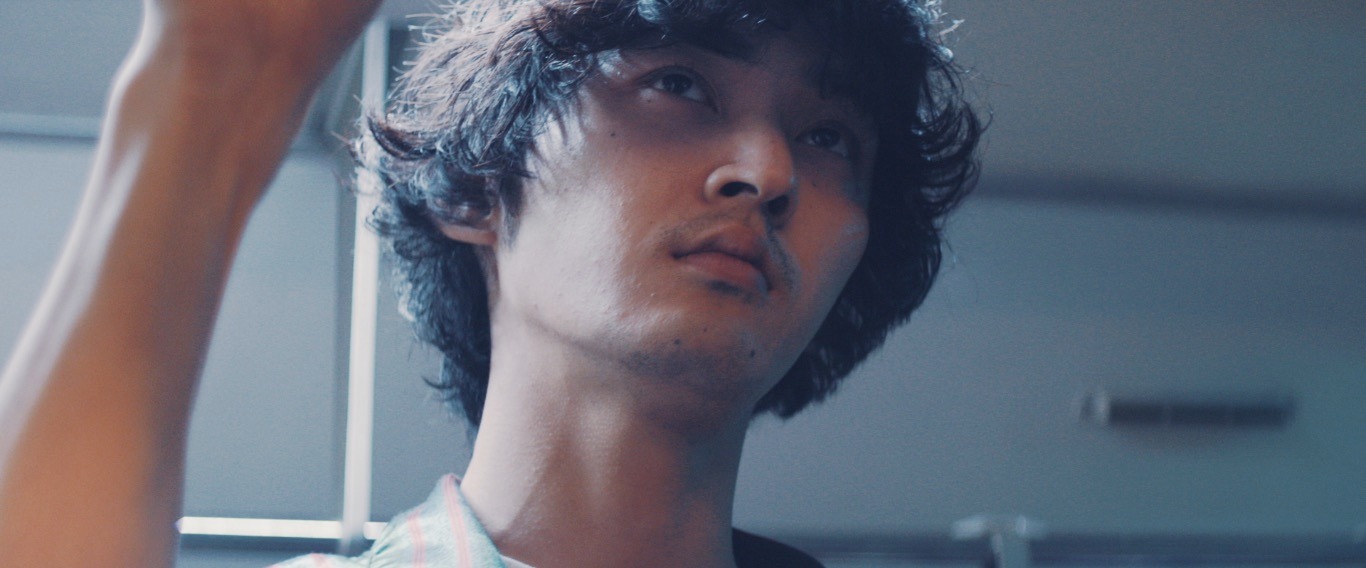 indigo la End「チューリップ」MVのワンシーン。