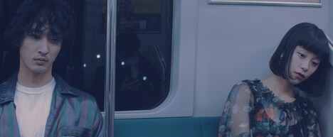 indigo la End「チューリップ」MVのワンシーン。