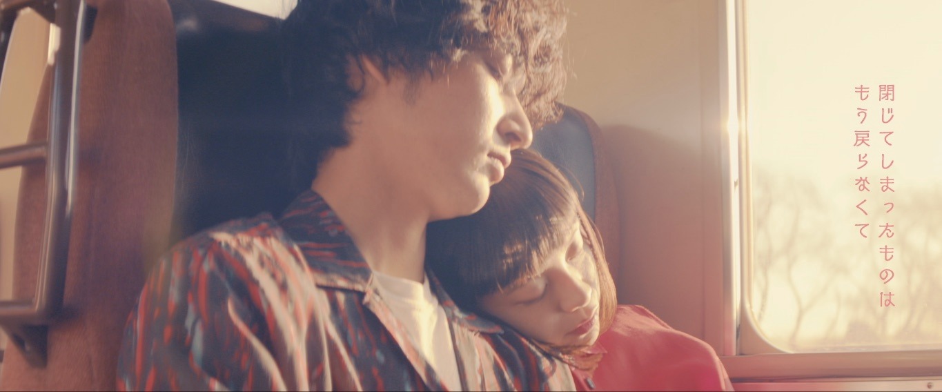 indigo la End「チューリップ」MVのワンシーン。