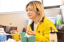 デスソースに悶えるセントチヒロ・チッチ（BiSH）。