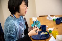 デスソースに悶えるウルウ・ル（CARRY LOOSE）。