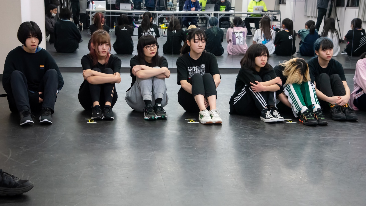 左からウルウ・ル（CARRY LOOSE）、ナオ・オブ・ナオ（豆柴の大群）、ユイ・ガ・ドクソン（GANG PARADE）、月ノウサギ（GANG PARADE）、トギー（BiS）、セントチヒロ・チッチ（BiSH）、MiDORiKO EMPiRE（EMPiRE）。