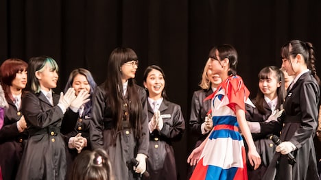 昇格したキラ・メイ（WAgg）を出迎えるGANG PARADE。