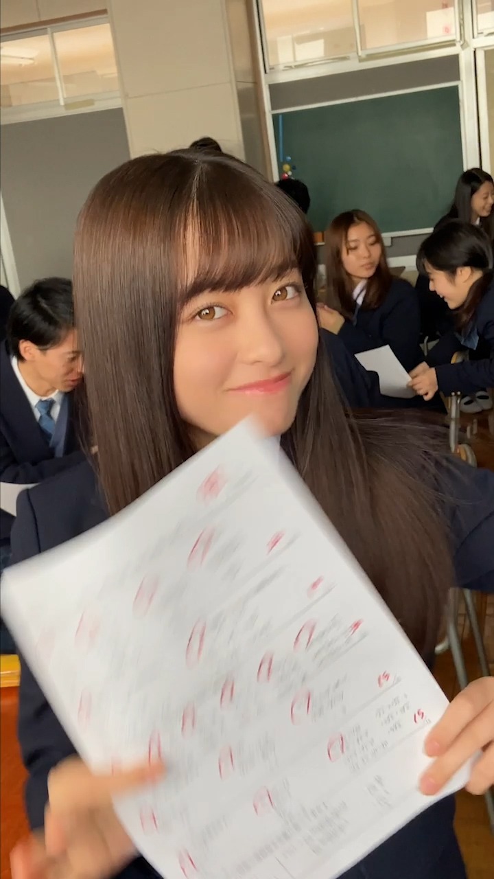 「『#高校生300万人の最高にエモい』ドコモWEBムービー」のワンシーン。