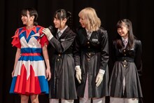 PARADISES。左からキラ・メイ、月ノウサギ、テラシマユウカ、ナルハワールド。