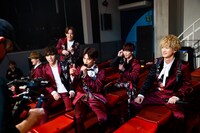 客席でパフォーマンスするPRIZMAX。（撮影：笹森健一）