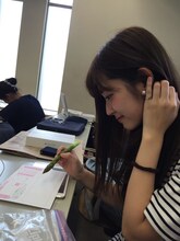 大学生時代の鈴木愛理。