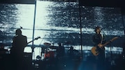 back number「雨と僕の話」ライブ映像より。