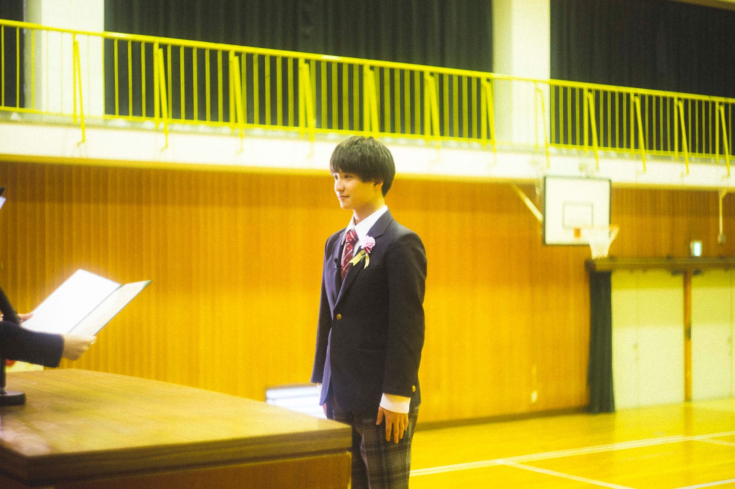 卒業証書を受ける田中雅功。（撮影：鈴木友莉）