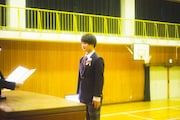 卒業証書を受ける田中雅功。(撮影:鈴木友莉)