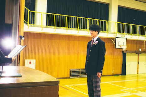 卒業証書を受ける高田彪我。(撮影:鈴木友莉)