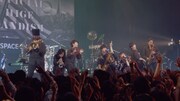 Official髭男dism「PUMP UP SHOWTIME by au」限定ライブ映像より。