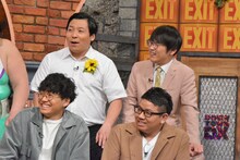 インディアンス（田渕章裕、きむ）とミキ（昴生、亜生）。