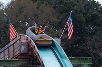 フリュームライドに乗って登場する菅田愛貴。