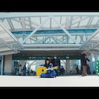 山手線の各地にさユり、歴代衣装で弾き語り