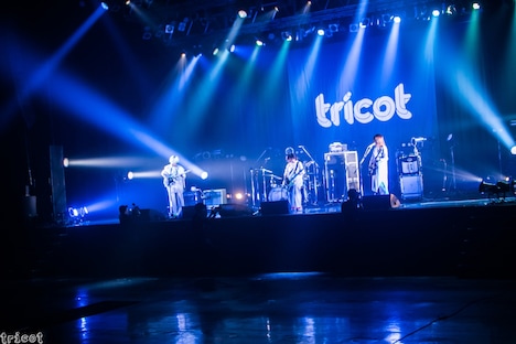 tricotが3月14日に東京・Zepp DiverCity TOKYOで開催した無観客ライブの様子。（写真提供：エイベックス）