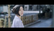 坂本真綾「クローバー」MVのワンシーン。