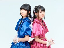 simpαtix。左から寺嶋由芙、高井つき奈。