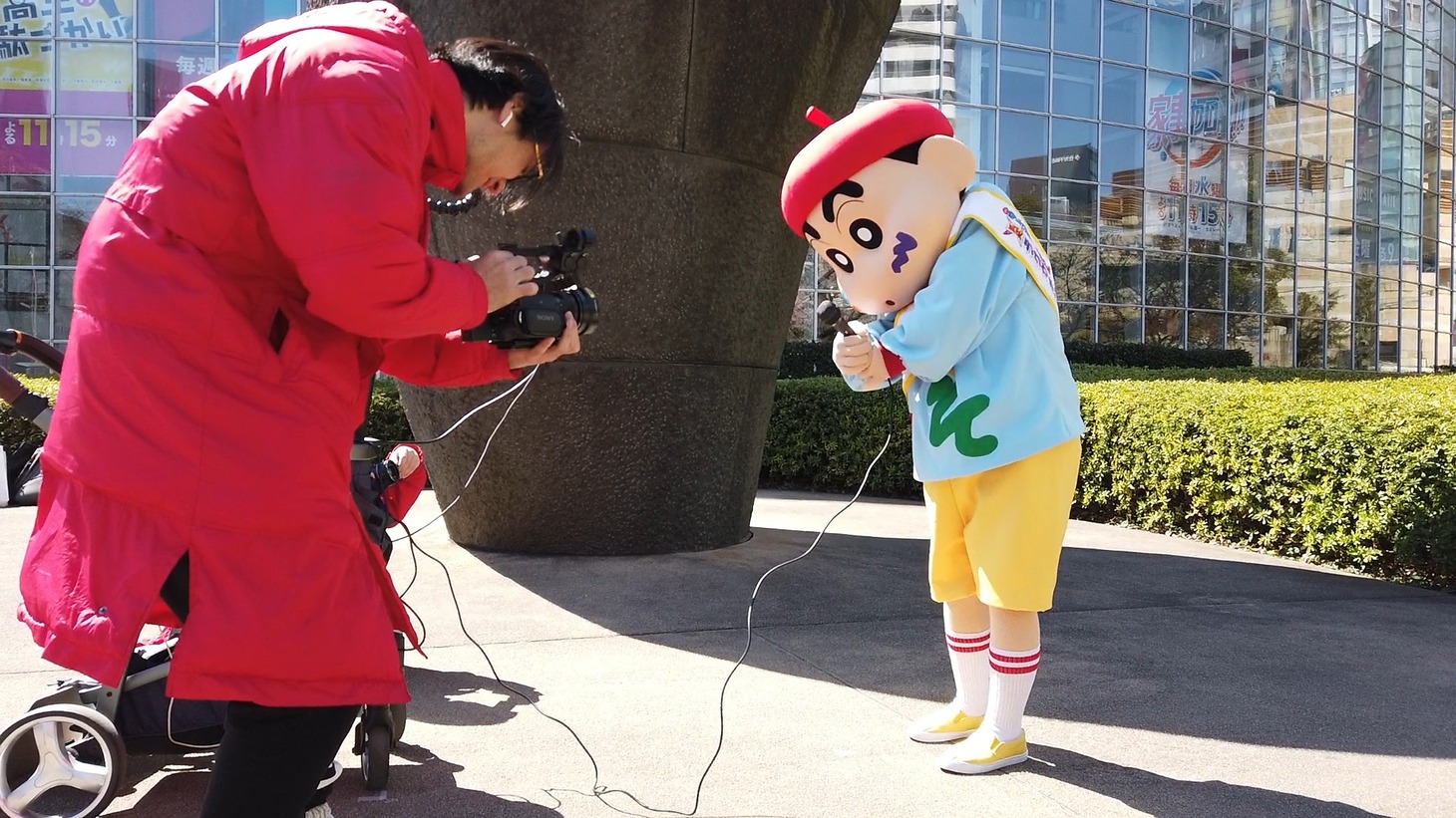 「ハルノヒ」を歌唱する野原しんのすけ。