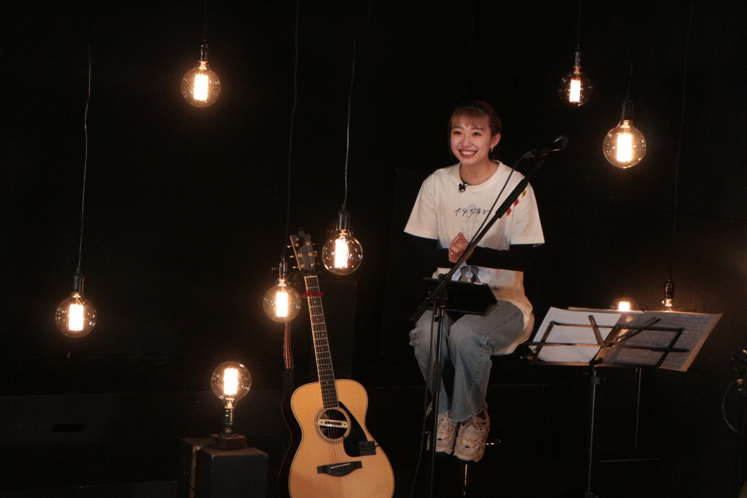 昨日4月3日に配信されたライブ「僕はまだ歌い続ける」のワンシーン。