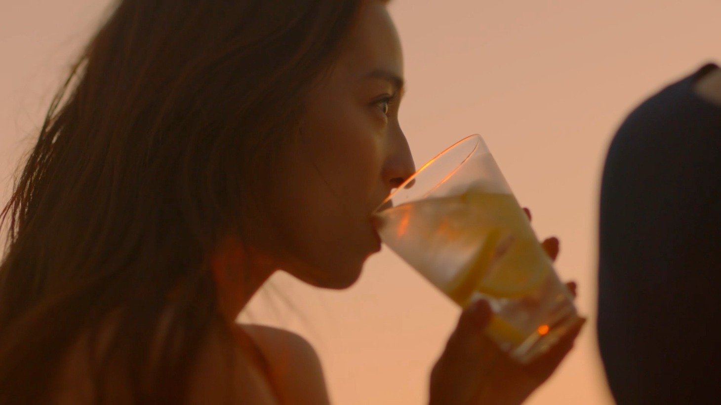 キリンビール「麒麟特製ストロング」CMより。