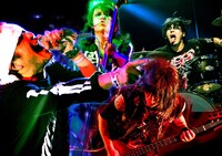 THE SLUT BANKS。写真左がTUSK（Vo）。