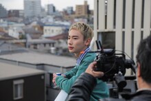 HAN-KUN「DE-KI-RU」ミュージックビデオ撮影中の様子。