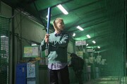 バットを構えるよしあき。