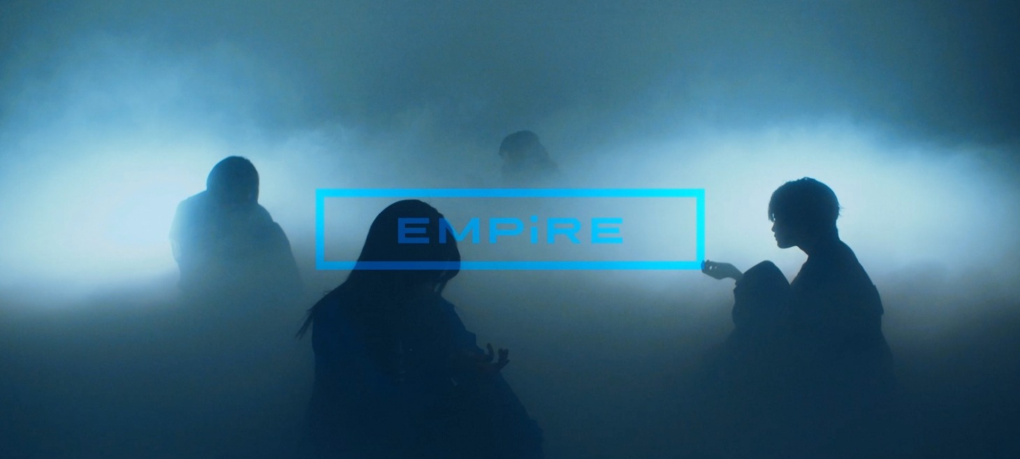 EMPiRE「ORDiNARY」ミュージックビデオのワンシーン。
