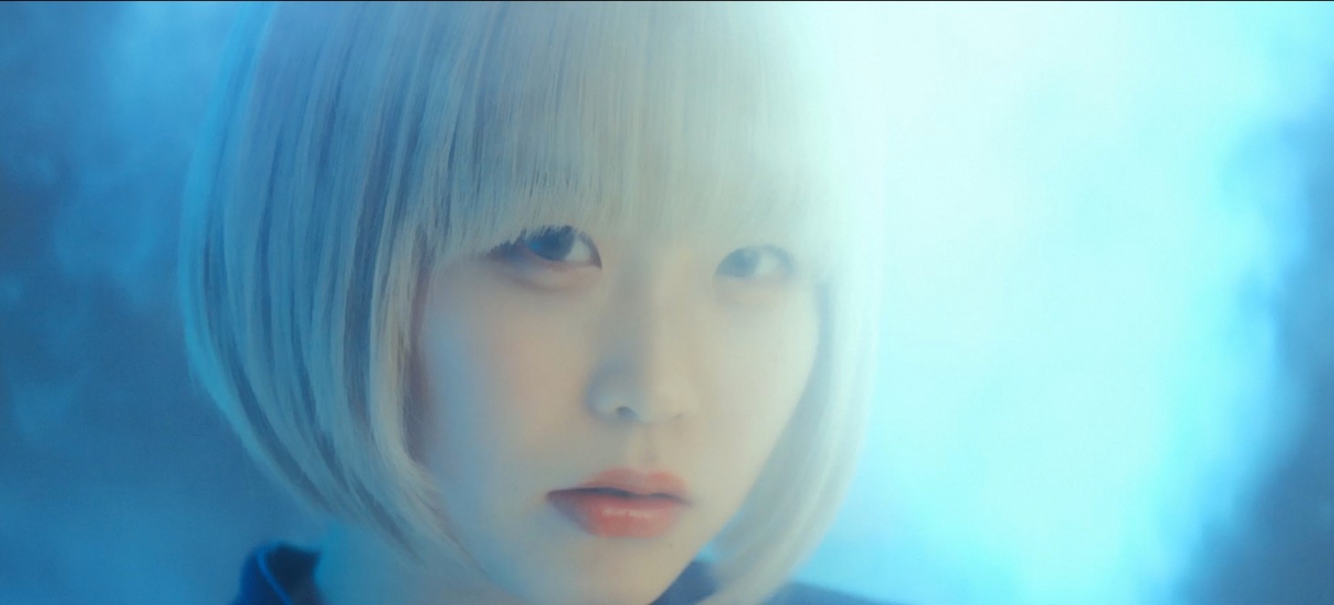 EMPiRE「ORDiNARY」ミュージックビデオよりMAYU EMPiRE。