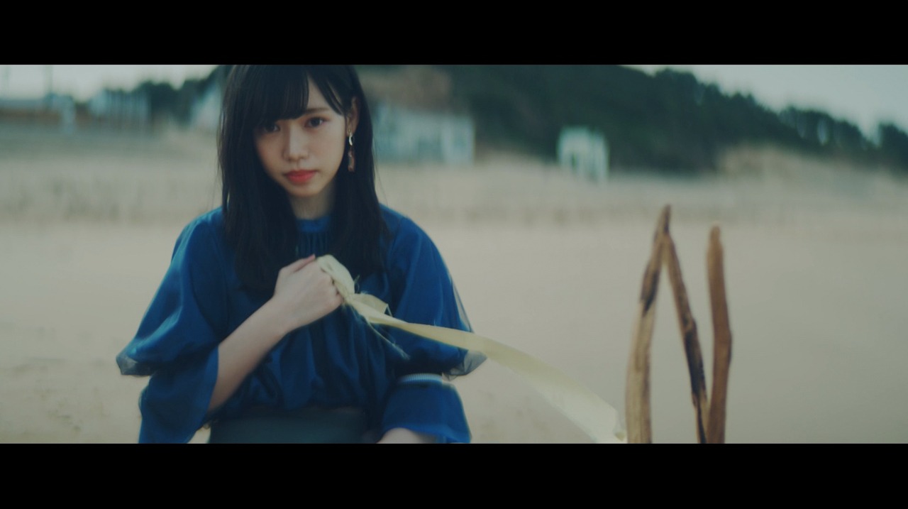 HKT48「３-２」ミュージックビデオのワンシーン。(c) Mercury