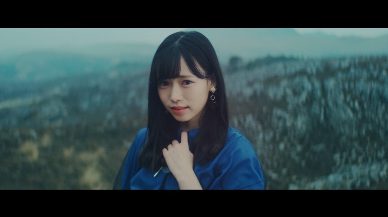 HKT48「３-２」ミュージックビデオのワンシーン。(c) Mercury