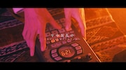 Sasanomaly「年中混乱中」MVのワンシーン。