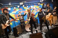 左からTSUNEHIKO KAJITA、MASAKI NODA（THE→CHINA WIFE MOTORS）、KENJI RAZORS（RAZORS EDGE）、JAGGER（THE SKIPPERS）、TAKAHIRO MATSUMOTO（BURL）。