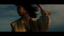 大比良瑞希「ムーンライトfeat.七尾旅人」ミュージックビデオのワンシーン。