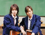左から亀梨和也（KAT-TUN）、山下智久。(c)日本テレビ