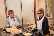 綾小路きみまろと綾小路翔（氣志團）。(c)日活・チャンネル NECO