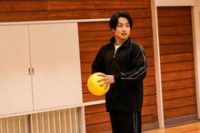 ボールを持った白濱亜嵐。（撮影：荒金大介） (c)ABEMA