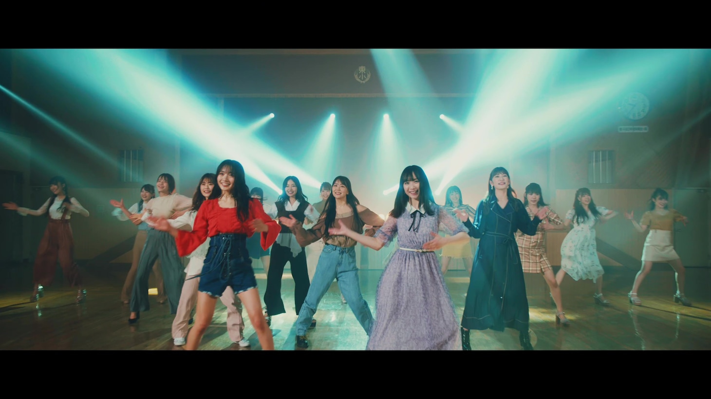 NMB48「だってだってだって」ミュージックビデオのワンシーン。